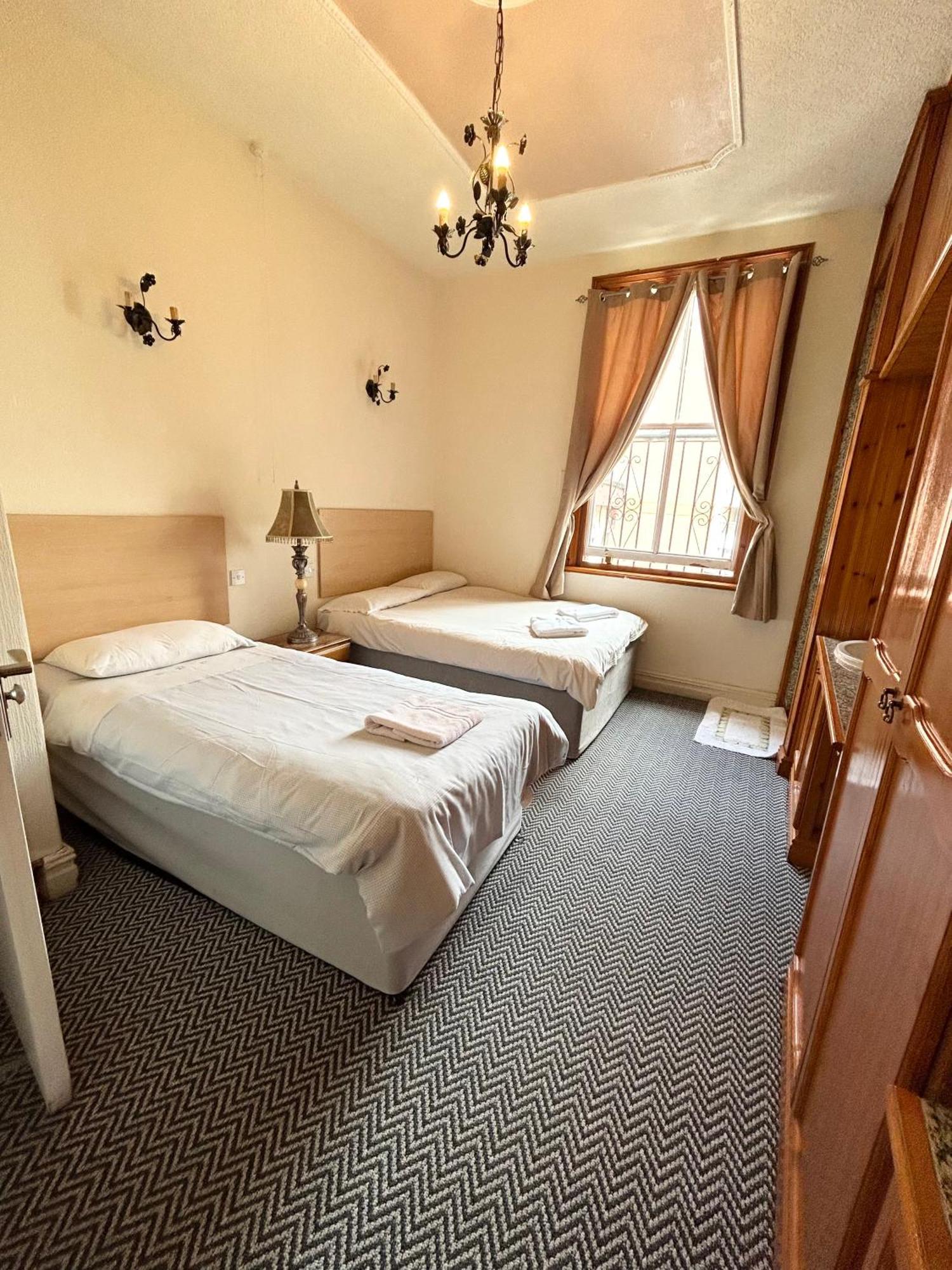 The Egerton Arms Hotel Salford Salford  Bagian luar foto